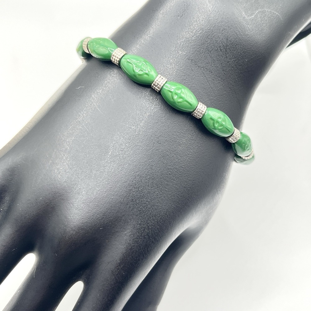 Green Celtic Cross Imprinted Beaded Bracelet Silver Tone w/ Toggle Clasp 6.5"